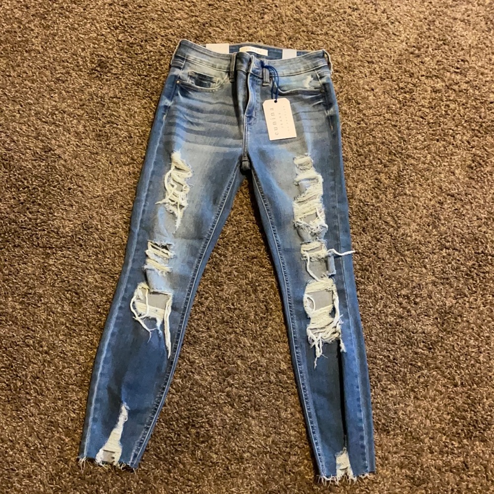 It’s brand eunina size 7 distressed jeans